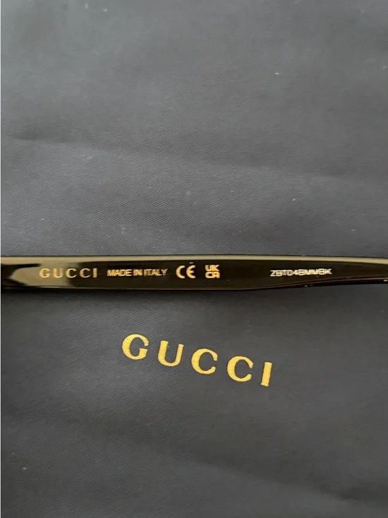 Gucci Black Sunglasses with Gold Logo Detail - Picture 2 of 2